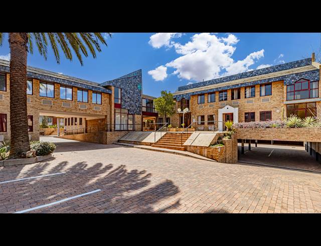 154M² OFFICE TO LET IN FERNDALE
